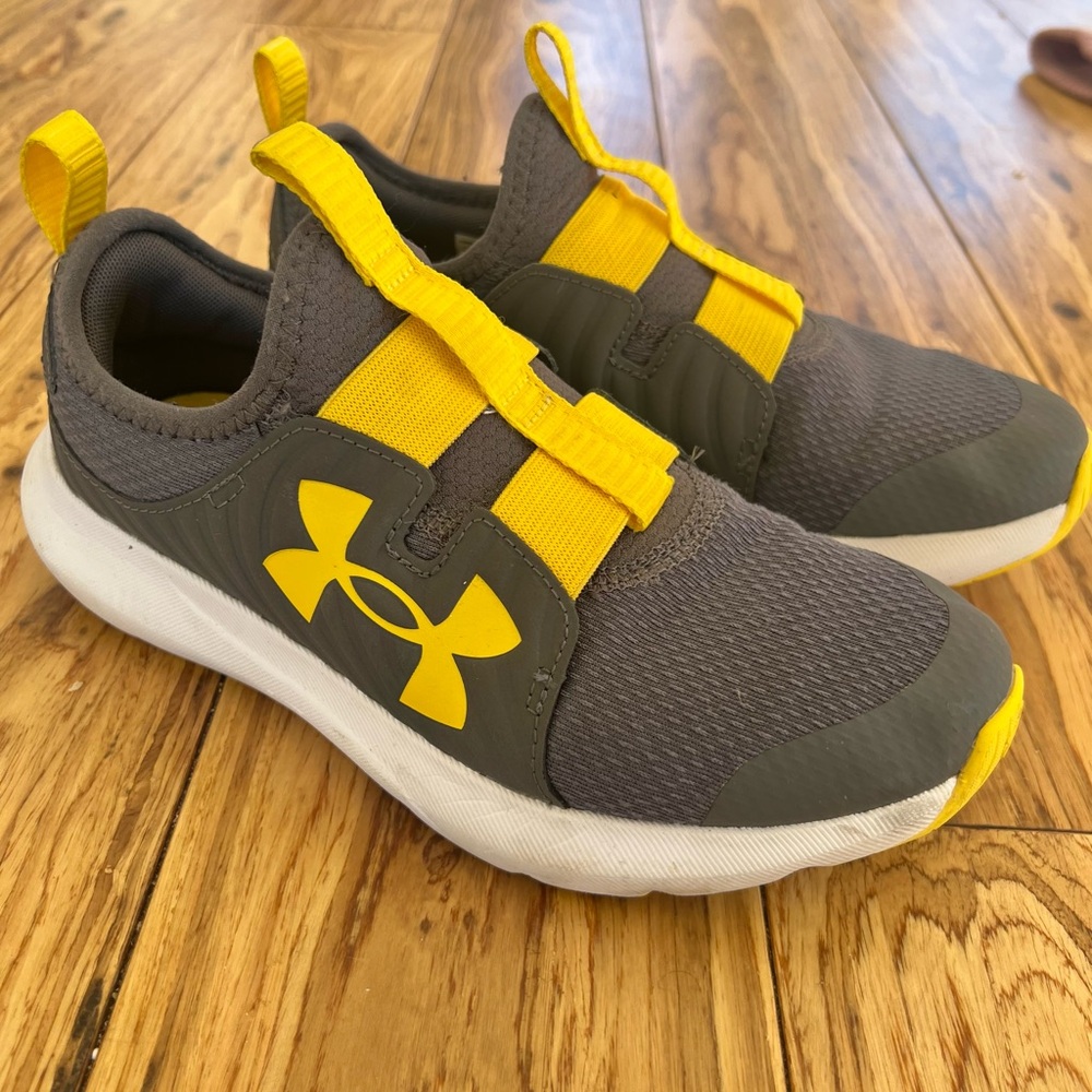 Under Armour Charcoal and Lemon Apparel